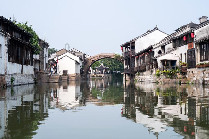 逃离荒凉的地方